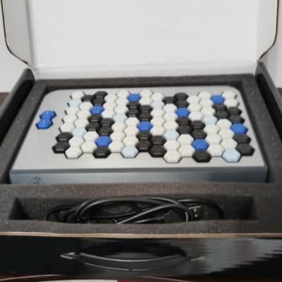 C-thru Axis 49 Controller midi keyboard image 24