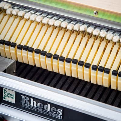 1982 Rhodes Mark II Suitcase 73 "Rod" image 19