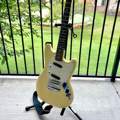 Fender Mustang Guitar with Rosewood Fretboard 1973 - 1974 - Olympic White image 3