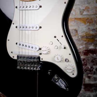 2012 - Fender Stratocaster Roland ready - Black image 3
