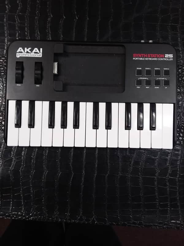 Akai Professional akai synth station 25 black image 1