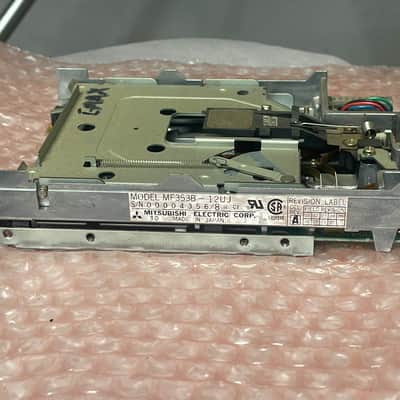 Floppy drive E-MU Systems Emax 61-Key 8-Voice Sampler Workstation 1996 - Black image 2