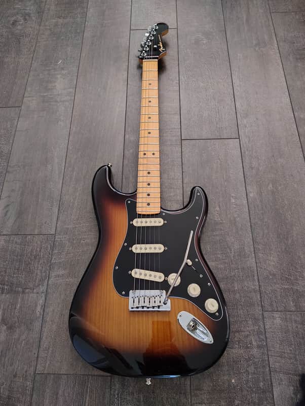 Fender American Ultra Luxe Stratocaster 2021 2-Color Sunburst Stainless Frets w/ Case