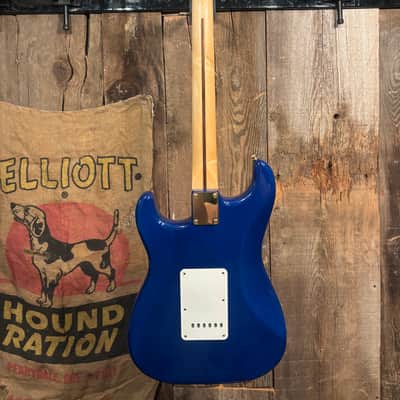 Fender Deluxe Players Stratocaster with Maple Fretboard 2010 - Sapphire Blue Transparent image 6