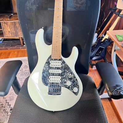 Ernie Ball Music Man Silhouette HSH HT with Maple Fretboard 1994 - 2007 - White image 3