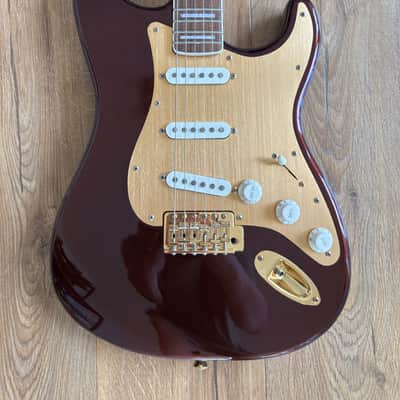 Squier 40th Anniversary Gold Edition Stratocaster 2022  - Ruby Red Metallic image 2