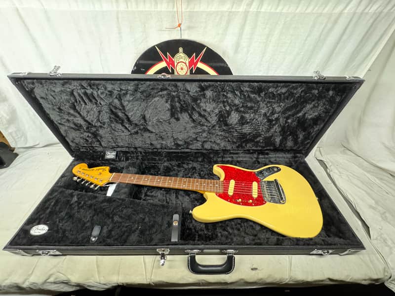 Fender Mustang Guitar with Case - MIJ Made In Japan 1993 - 1994
