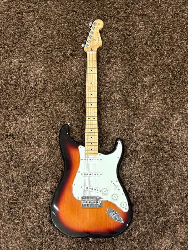 Fender Player Stratocaster with Maple Fretboard 2018 - Present - 3-Color Sunburst image 1