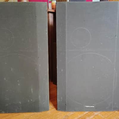 Realistic Mach 2 speakers in excellent condition - 1980's image 2