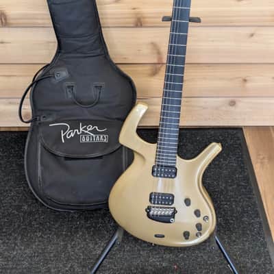 Parker Fly Deluxe Vibrato 1995 - 2000 - Antique Gold image 1