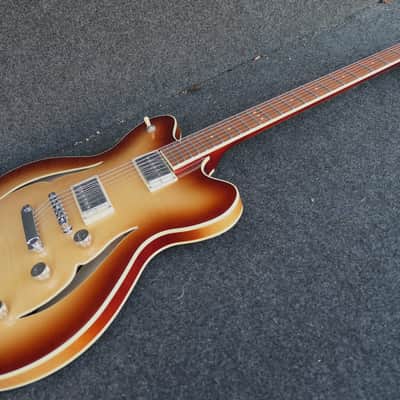 Hofner HCT-VTH-SP-SB Verythin CT SPECIAL Semi hollow Flame Maple Top New like 335 has 2 Humbuckers one a P90 image 5