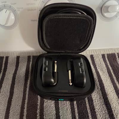 Xvive AC58 Wireless 5.8GHz Guitar Transmitter Receiver Charging Case image 6