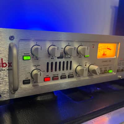 dbx 586 2-Channel Vaccuum Tube Preamplifier - Silver image 3