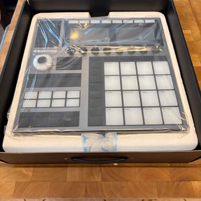 Native Instruments Maschine Plus 2020 - Present - Black- OPEN BOX image 3