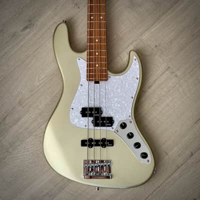 Sadowsky MetroExpress 21-Fret Hybrid P/J Bass, Morado Fingerboard, 4-String - Solid Champagne Metallic High Polish (SMX21HP4 J7R OKU FR) image 2