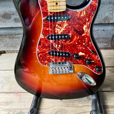 2014 Fender American Standard Stratocaster with Maple Fretboard 2008 - 2016 - 3-Color Sunburst image 3