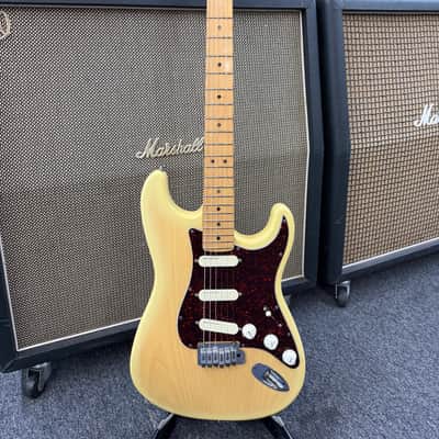 Fender Strat Plus Deluxe with Maple Fretboard 1993 - Vintage Blond image 2