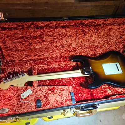 Fender strat, sunburst finish Hss pickups Dimarzio humbucker sounds great image 6