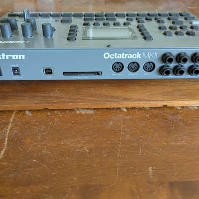 Elektron Octatrack MkII 8-Track Sampler w/ Vintage Drum Machine Samples image 4