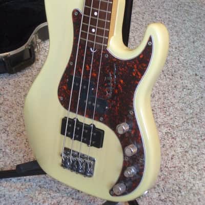 Fender 50th Anniversary American Deluxe Precision Bass Guitar & Case. image 5