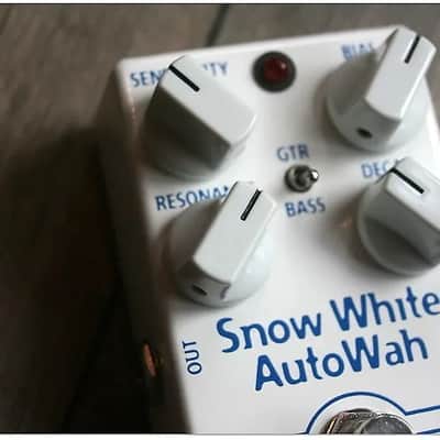 Mad Professor Snow White Auto Wah with Guitar/Bass Switch image 2