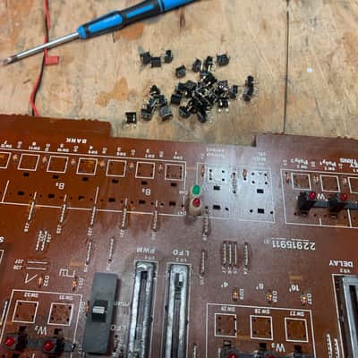 Roland Juno 106 s, original chips 80017a, fully restored, calibrated, iconic analog image 13