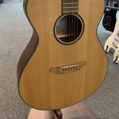 Breedlove Discovery S Concert Sitka-African Mahogany image 3