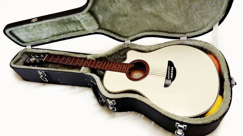 YAMAHA APX-6 Electro Acoustic Guitar with Hardcase - Vintage 1988