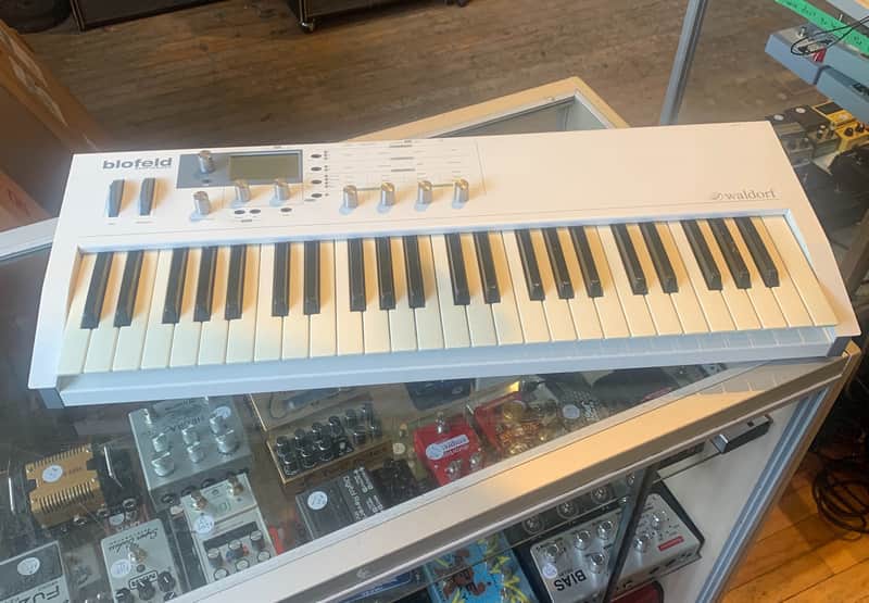 Waldorf Blofeld Keyboard 49-Key Synthesizer 2009 - Present - White image 1