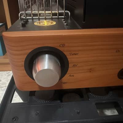 Unison Research - S6 Tube Amplifier 2023 - Black / wooden image 4