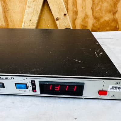 Klark Teknik DN716 Digital Delay Line Unit 1 input, 3 outputs - Tested & Working image 4