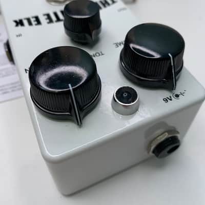 Wren and Cuff White Elk Small Foot Fuzz 2010s - White image 3