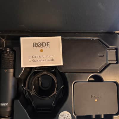 Immagine RODE NT1-AI1 Complete Studio Kit with NT1 Microphone and AI-1 Interface 2010s - Black - 3