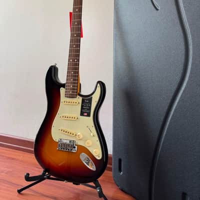 Fender American Ultra Stratocaster 2021 - Ultraburst image 6