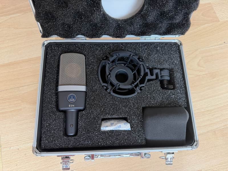 AKG C214