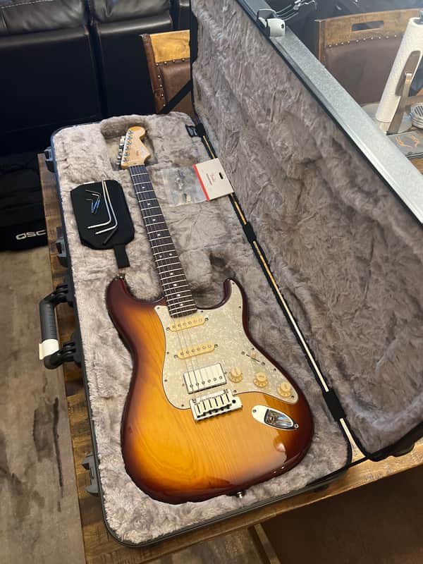 Fender American Deluxe Stratocaster with Rosewood Fretboard 2011 - 2013 - Amber