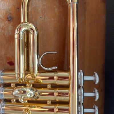 Yamaha YTR-2330 Bb Trumpet + Bag and accessories image 2