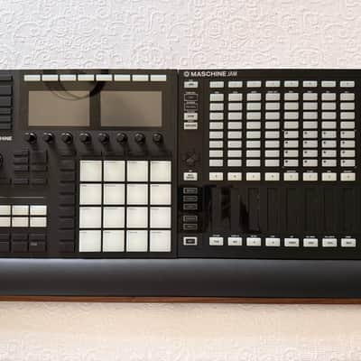 Native Instruments Maschine Mk3 / Maschine custom bundleJam 2024 image 6