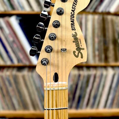 Immagine Squier Stratocaster 2024 - Rare Lake Placid Blue - W/G/B - 4