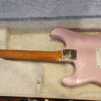 Squier Classic Vibe ’60s Stratocaster HSS Shell Pink + CME Pink Hardshell Case image 2