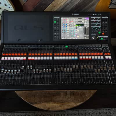 Yamaha QL5 Digital Mixing Console image 2