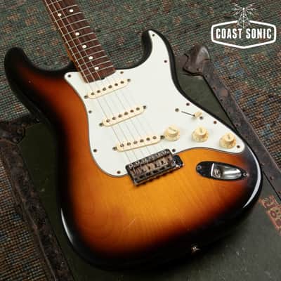 1997 Fender American Vintage Reissue '62 Stratocaster with original case AVRI image 6