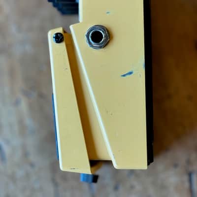 Boss AC-2 Acoustic Simulator (Silver Label) 1997 - 2006 - Yellow image 2
