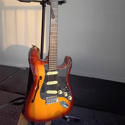 Fender Suona Stratocaster Thinline 2023 - Present Violin Burst image 4