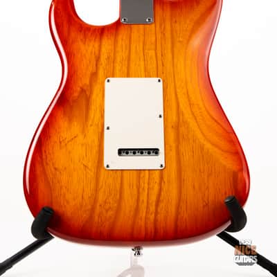 Fender Custom Shop Deluxe Stratocaster 2010 image 8