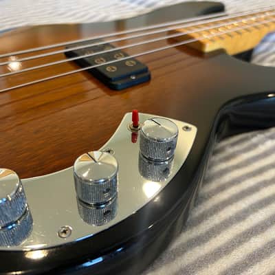 G&L USA L-1000 Bass - 1981 - Sunburst w/HSC image 18