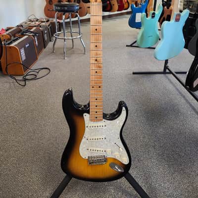 Used 2004 Fender AVRI '57 Stratocaster - 2-Color Sunburst w/ Upgraded Pickups and Case image 2