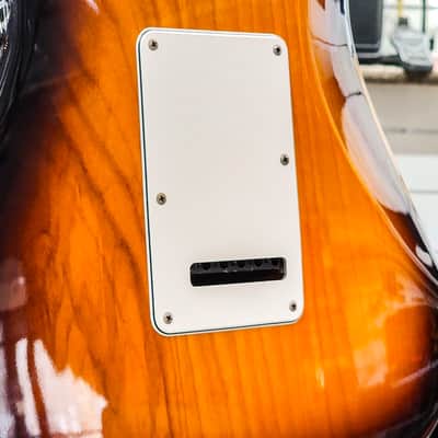 1990 Fender Custom Shop Deluxe Stratocaster image 16