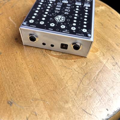Poly Josh Smith Flat V Dual-Channel Gain Pedal EFFECTS image 2