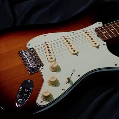 Fender Vintera '60s Stratocaster with Pau Ferro Fretboard 2019 - Present - 3-Color Sunburst image 6